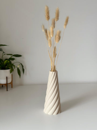 Wirea Vase