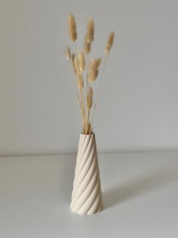 Wirea Vase